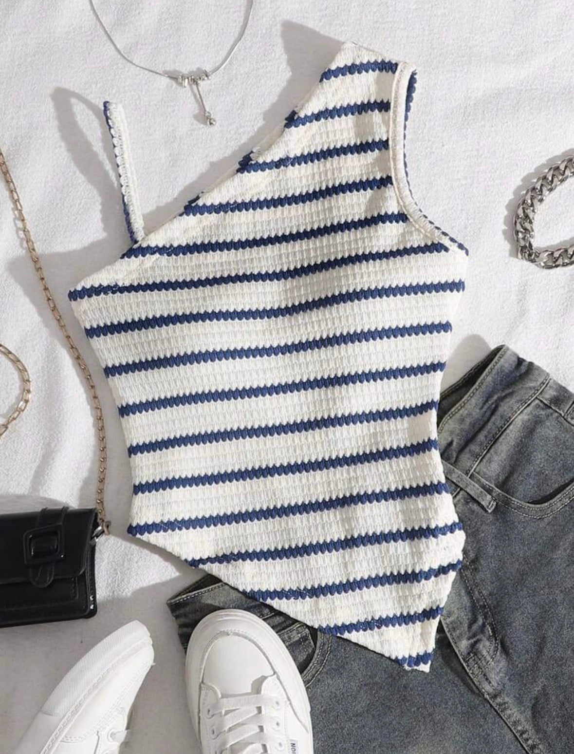 Top lines one shoulder