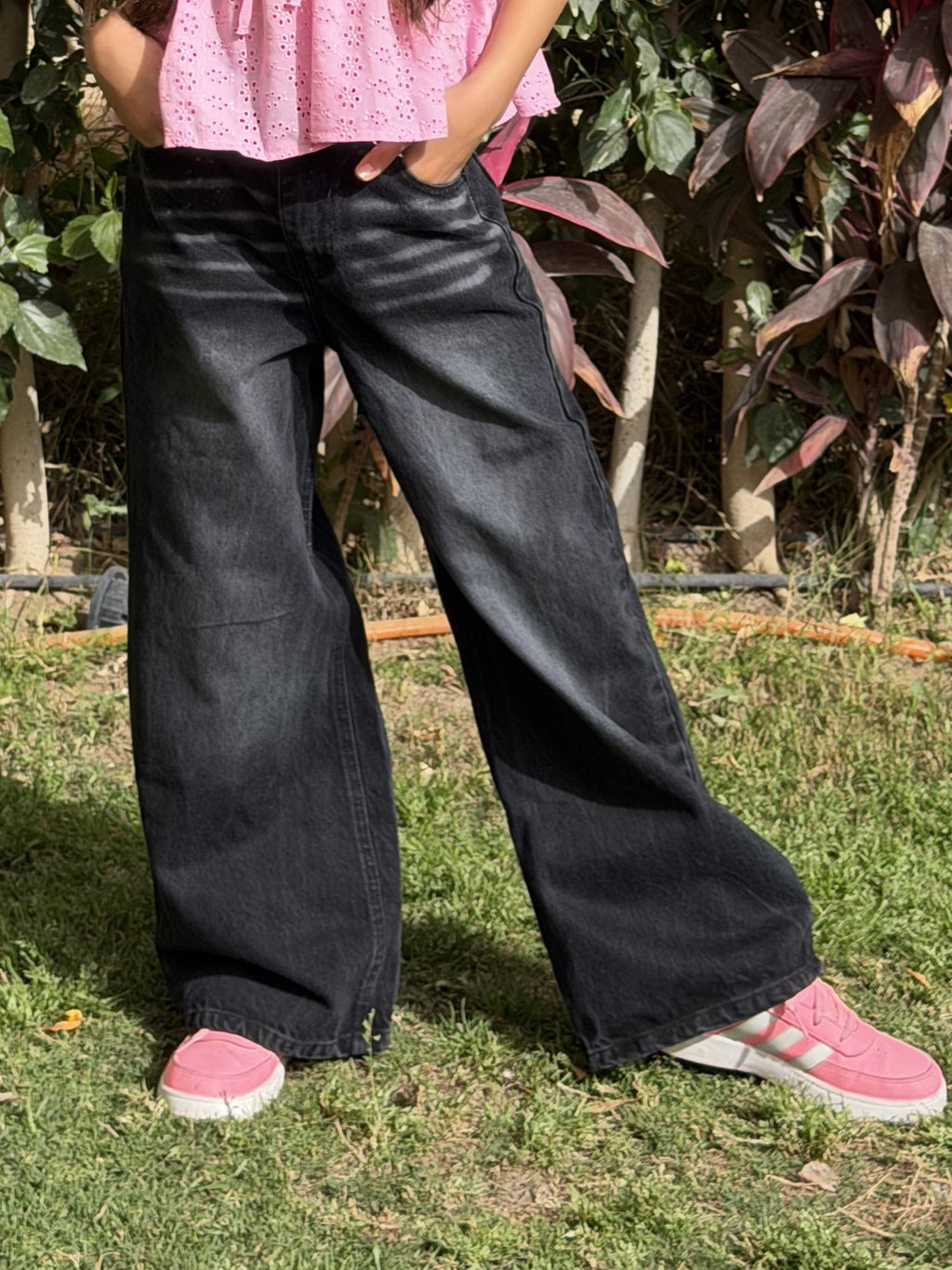 Black Jeans lines